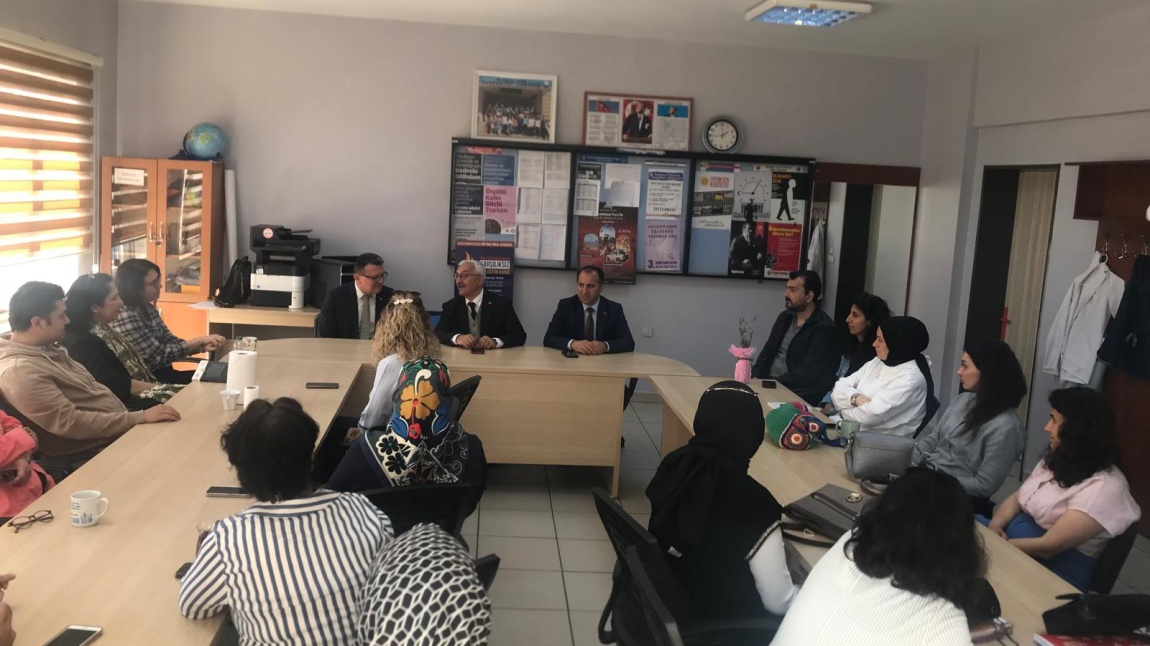 Kaymakamımız Mehmet Ali Özyiğit ve İlçe Millî Eğitim Müdürümüz Şenol Pekgöz’den Okulumuza Ziyaret
